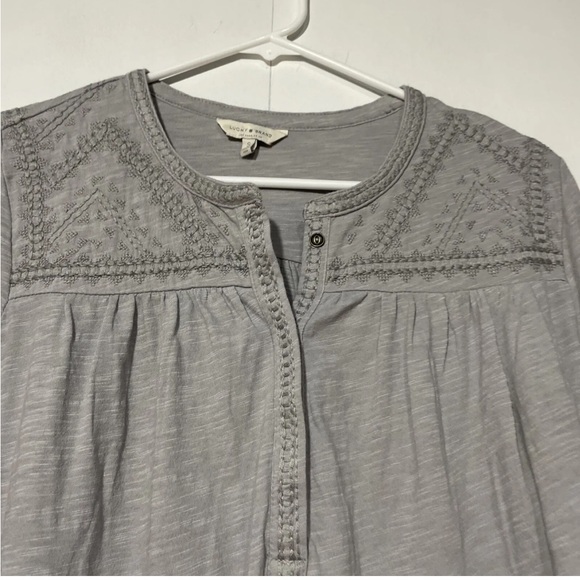 Lucky Brand Half‎ Button Top Womens Small Gray Embroidered Long Sleeve Cotton - Picture 2 of 8
